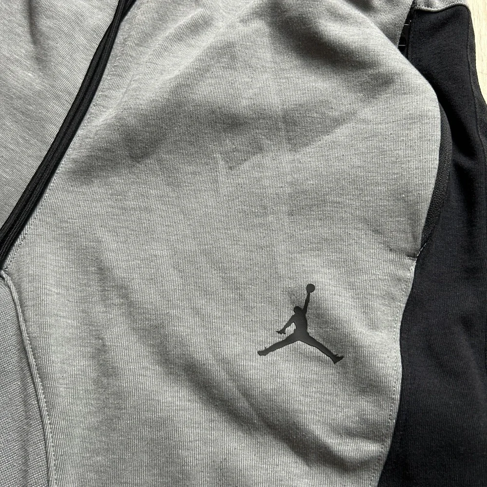 Jordan Men's Grey & Black Slim Fit Tech Fleece Joggers Sweatpants Size M